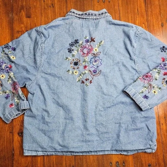 FLORAL HAND STITCHED DENIM BUTTON UP SHIRT‎ - Picture 8 of 8